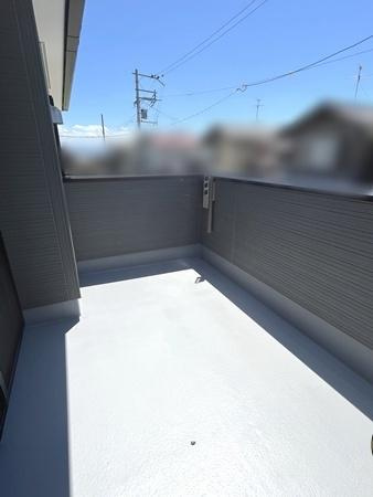 ファーストタウン目安北 ２号棟 ／新築一戸建のバルコニー|■現地撮影写真■日当たりのよいバルコニー！洗濯物もよく乾きます！