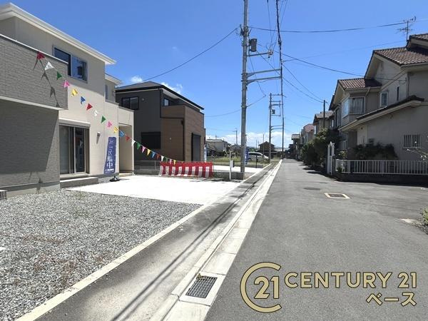ファーストタウン目安北 ２号棟 ／新築一戸建の前面道路含む現地写真|■現地撮影写真■前面道路は広々４.２ｍ！お車の出し入れもラクラクです！