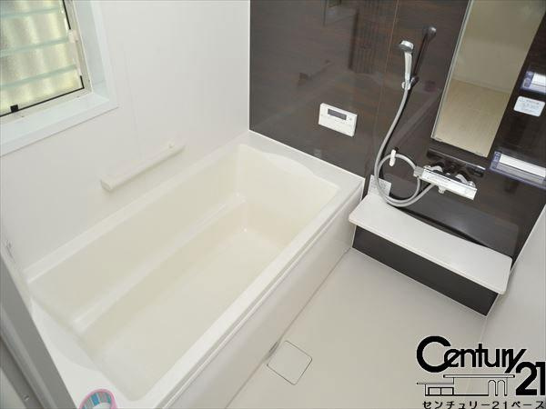 ファーストタウン目安北 ２号棟 ／新築一戸建の内観：施工例|■ゆったり１坪サイズ！足を伸ばしての入浴は疲れも癒してくれます！■