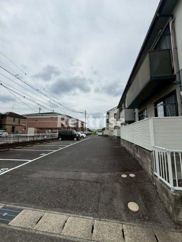 フォーブルリッチBの駐車場