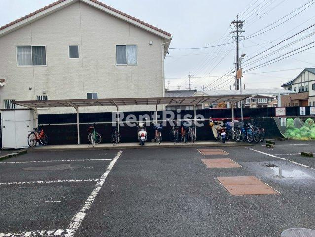 グレイス丹羽の駐車場