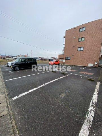 グレイス丹羽の駐車場