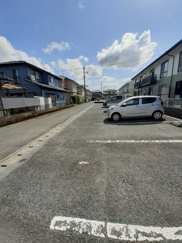 エクセレントの駐車場
