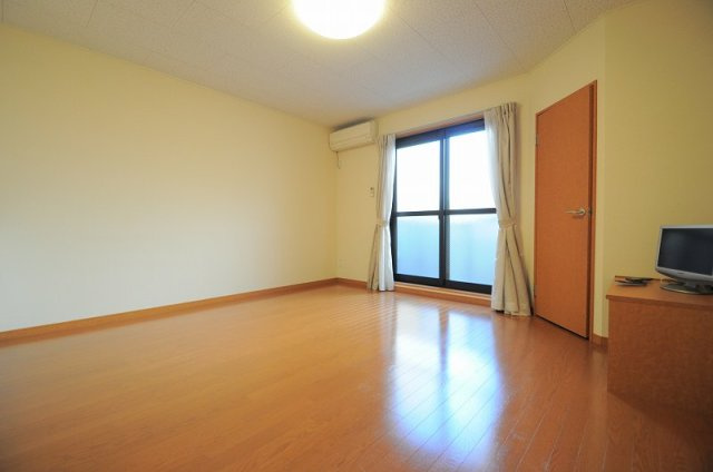 レオパレス蒼　Ⅰの居間・リビング|備品や設備仕様は号室等により異なります現地をご確認下さい。