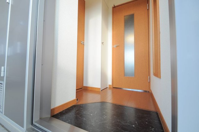 レオパレス蒼　Ⅰの玄関|備品や設備仕様は号室等により異なります現地をご確認下さい。