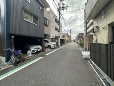 【前面道路含む現地写真】 | 遠里小野５丁目　売土地 | 周辺にはスーパーや薬局など、商業施設がそろっていますよ！とても住みやすい環境ですよ♪