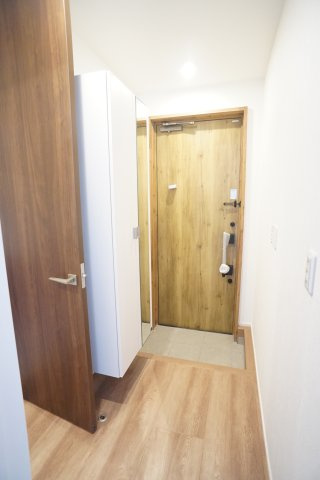 ガーデンテラス逆瀬川の玄関