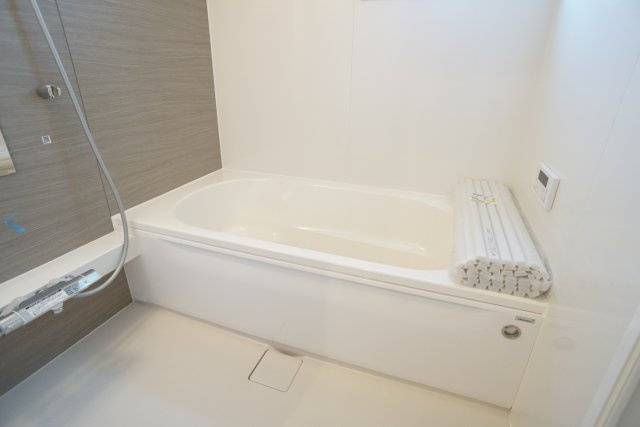 ガーデンテラス逆瀬川の浴室