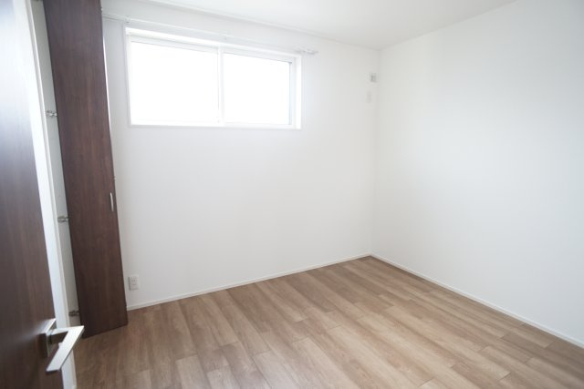 ガーデンテラス逆瀬川の居間・リビング