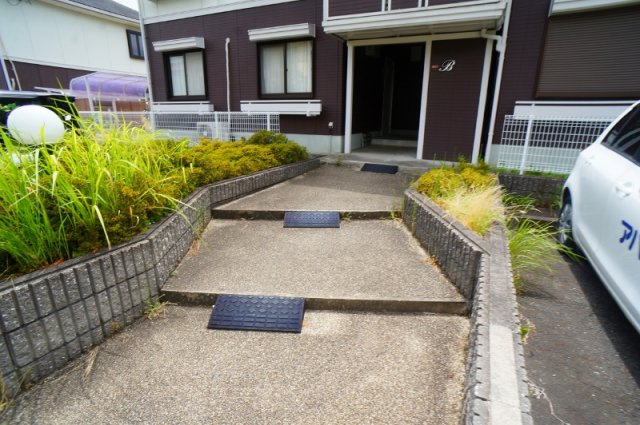 サンモールハイツＢのエントランス