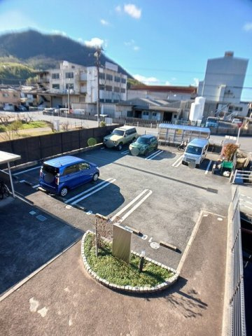 ボナールの駐車場