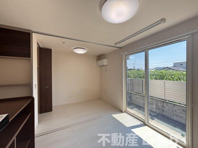 ブランピエール サカエの居間・リビング|※反転タイプのお写真です。