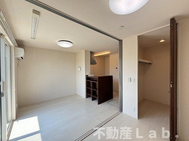 ブランピエール サカエの居間・リビング|※反転タイプのお写真です。