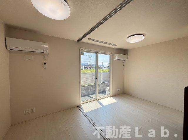 ブランピエール サカエの居間・リビング|※反転タイプのお写真です。