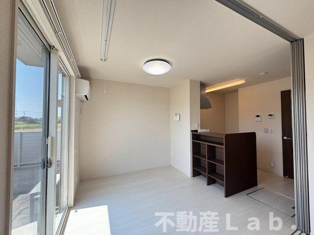 ブランピエール サカエの居間・リビング|※反転タイプのお写真です。