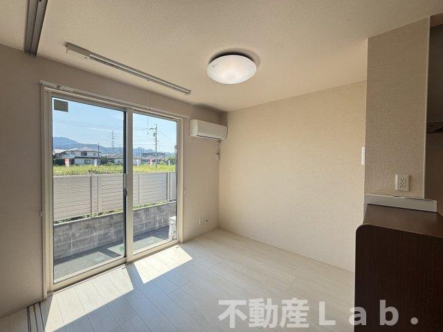 ブランピエール サカエの居間・リビング|※反転タイプのお写真です。