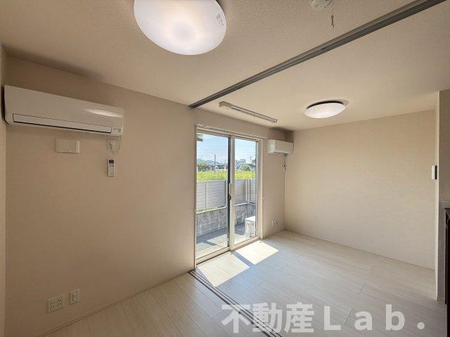 ブランピエール サカエの居間・リビング|※反転タイプのお写真です。