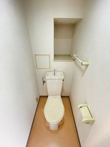ロマネスク通町第2【キャッシュバック対象物件】のトイレ|シンプルで使いやすいトイレです