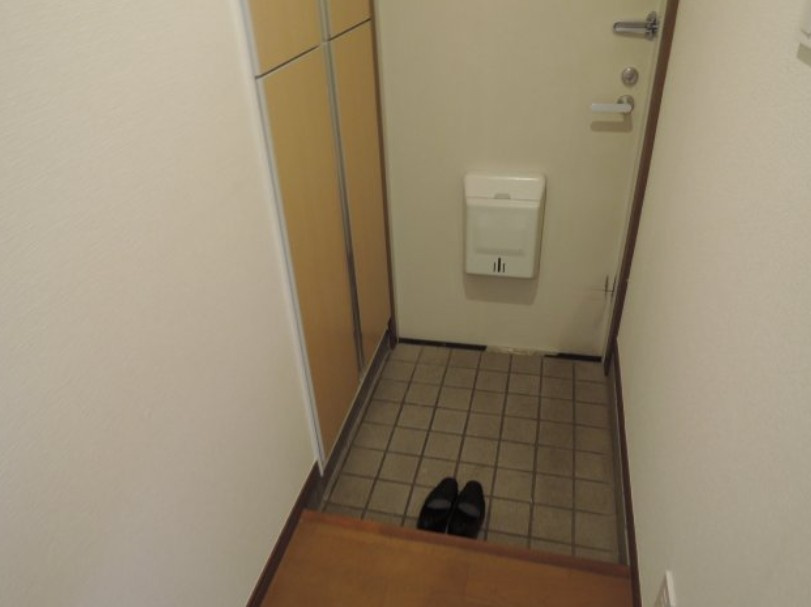 第3小野ビルの玄関