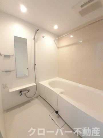 四季　夏の浴室