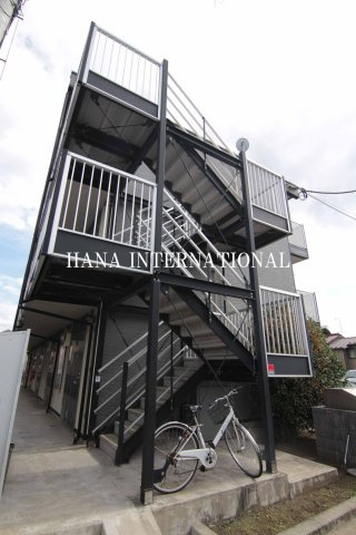 レオパレスレストのエントランス