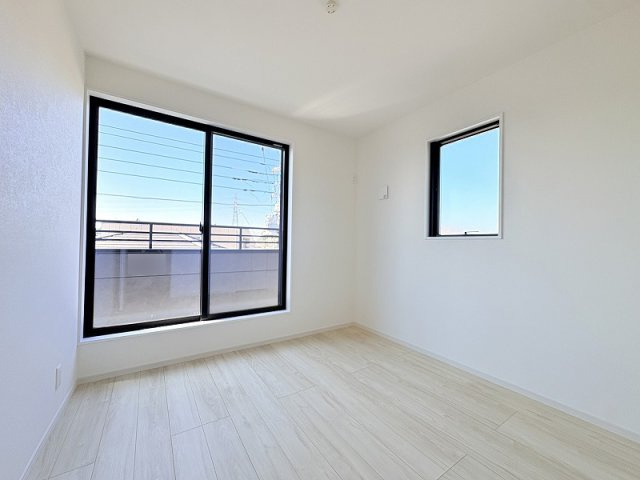 【子供部屋】 | 新座市栗原5丁目　新築一戸建住宅　全1棟　(保谷店) | 2階4.5帖/さまざまな家具を取り入れやすいナチュラルな内装。お好みのインテリアで安らぐ癒し空間が生まれます。
