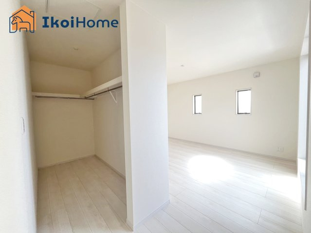 神戸市西区糀台4丁目　1号棟　新築戸建の収納|◆同社施工例◆収納スペース広々♪収納時に便利な棚・ハンガーパイプ付きです！