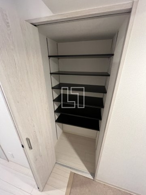 【洋室】 | フォーリアライズ本町レクス | フォーリアライズ本町レクス　シューズインクローゼット