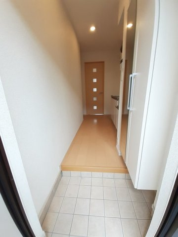 カ－サ　ジラソ－レの玄関|きれいな玄関です