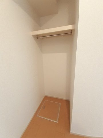 カ－サ　ジラソ－レの収納|こまごまとしたものを収納できそうですね