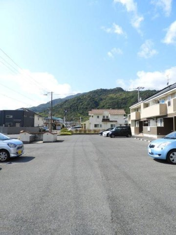 ラ・シルフィードＢの駐車場|駐車場があるので、車を買う予定の方も安心です