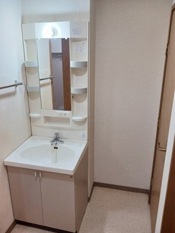 エルセトル佐方の洗面所|ゆったりとスペースのある洗面所