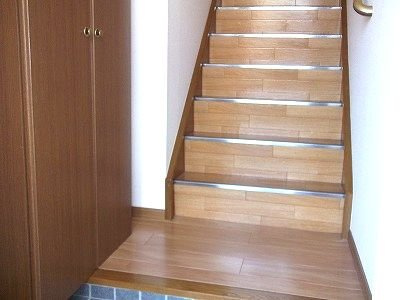 シャポー・ルージュＭの玄関|収納もある玄関です