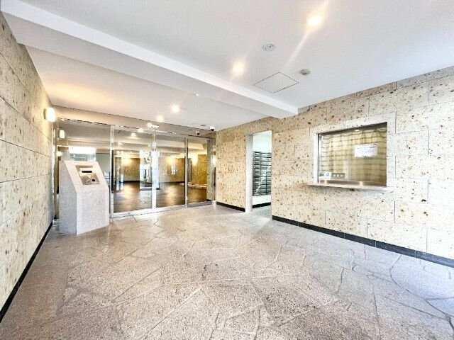 メゾンカルム西新宿のエントランス