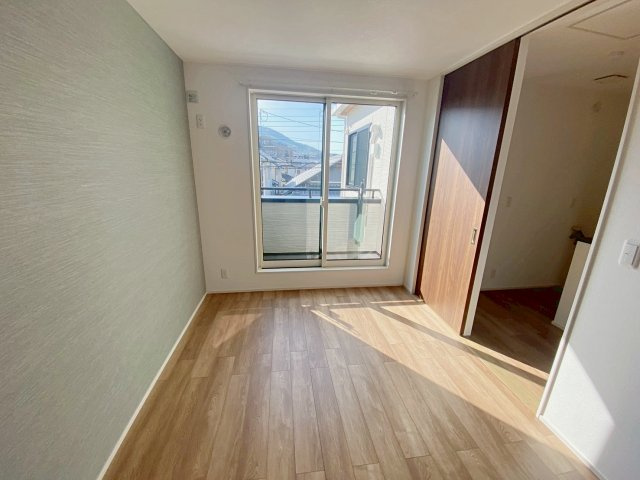 ガーデンテラス逆瀬川の洋室