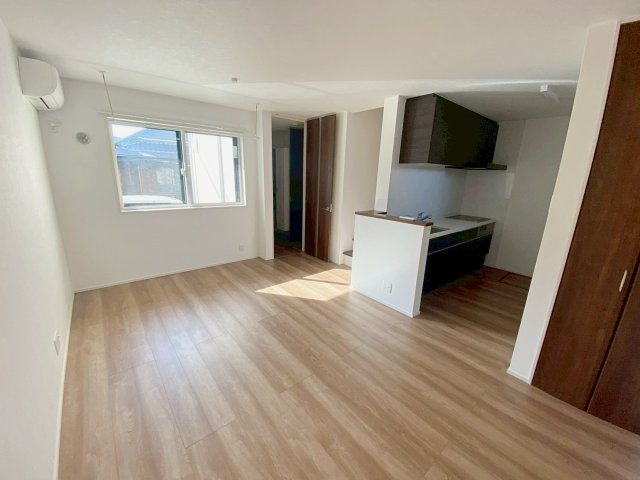 ガーデンテラス逆瀬川の居間・リビング