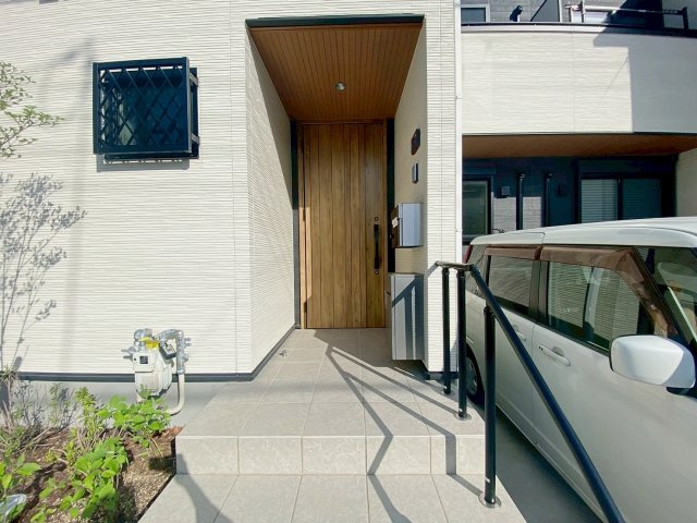 ガーデンテラス逆瀬川のエントランス