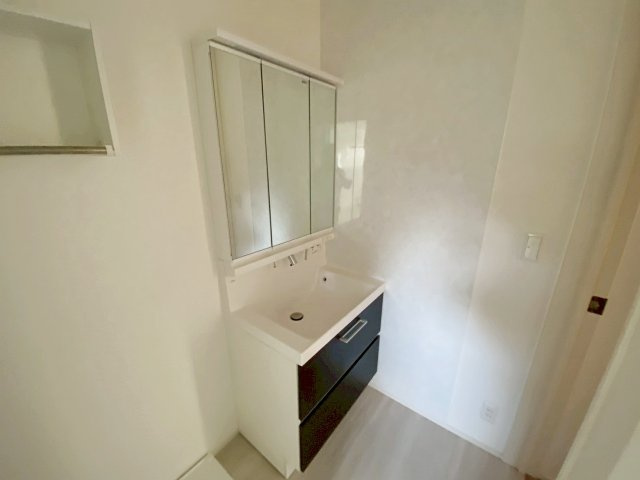 ガーデンテラス逆瀬川の独立洗面台