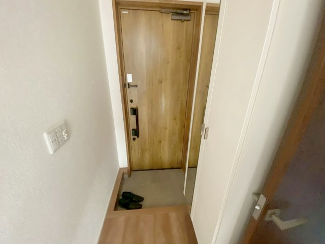 ガーデンテラス逆瀬川の玄関