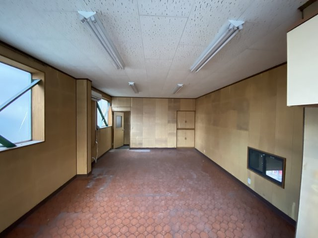 川口市上青木１丁目の倉庫のその他|２階に事務所があります。