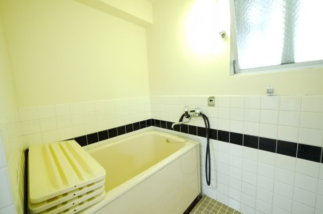 ヴィレッジ奥田の浴室|※写真は別の部屋のものです。