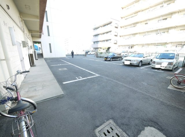 ヴィレッジ奥田の駐車場