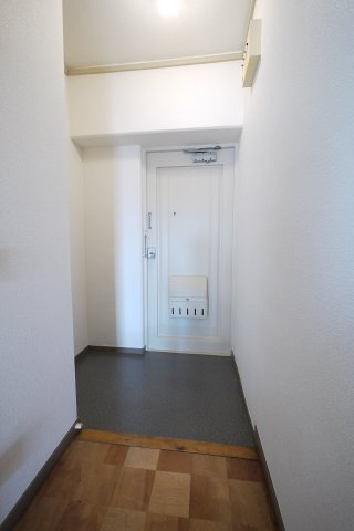 ヴィレッジ奥田の玄関|※写真は別の部屋のものです。