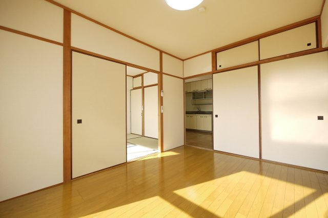 ヴィレッジ奥田の洋室|※写真は別の部屋のものです。