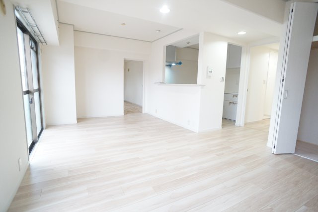 リジェール宝塚の居間・リビング