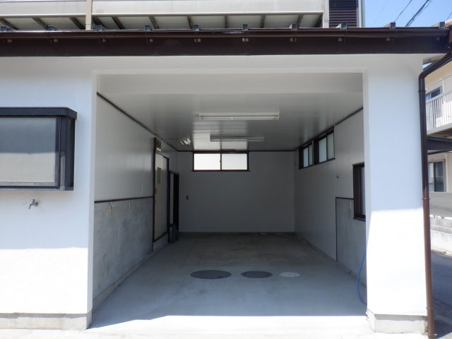 原岡２階建ての駐車場