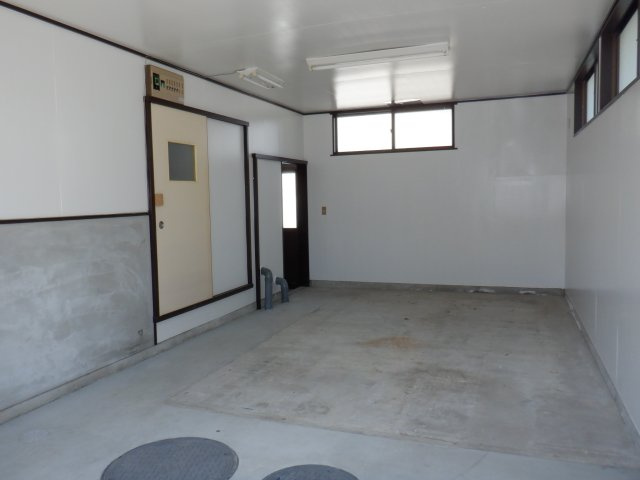 原岡２階建ての玄関|収納付き