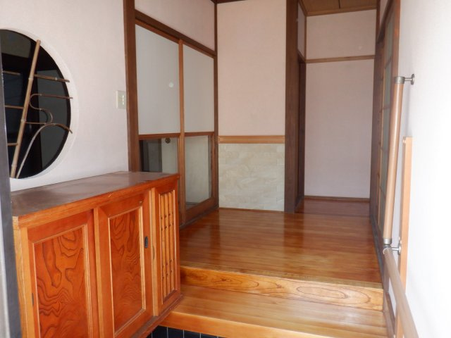 原岡２階建ての玄関|収納付き