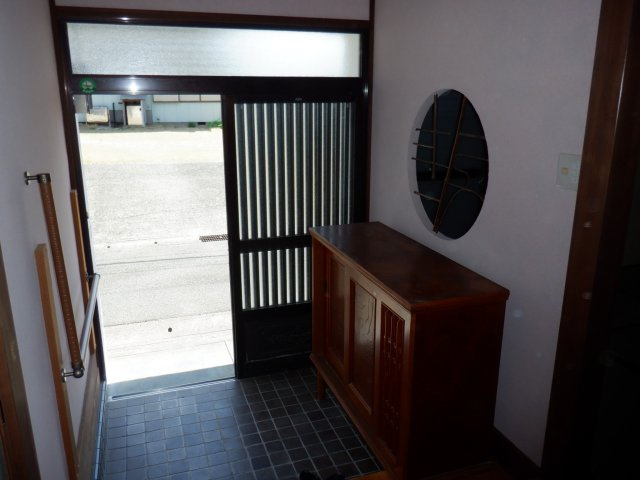 原岡２階建てのエントランス