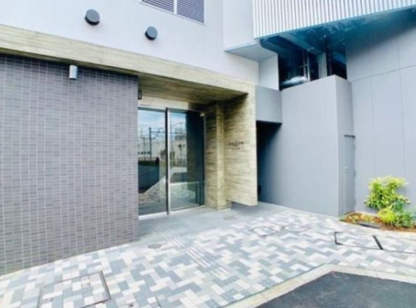 エミリブ東長崎のエントランス